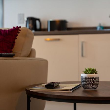 Spacious Apartment In Woking Town Centre Exterior foto