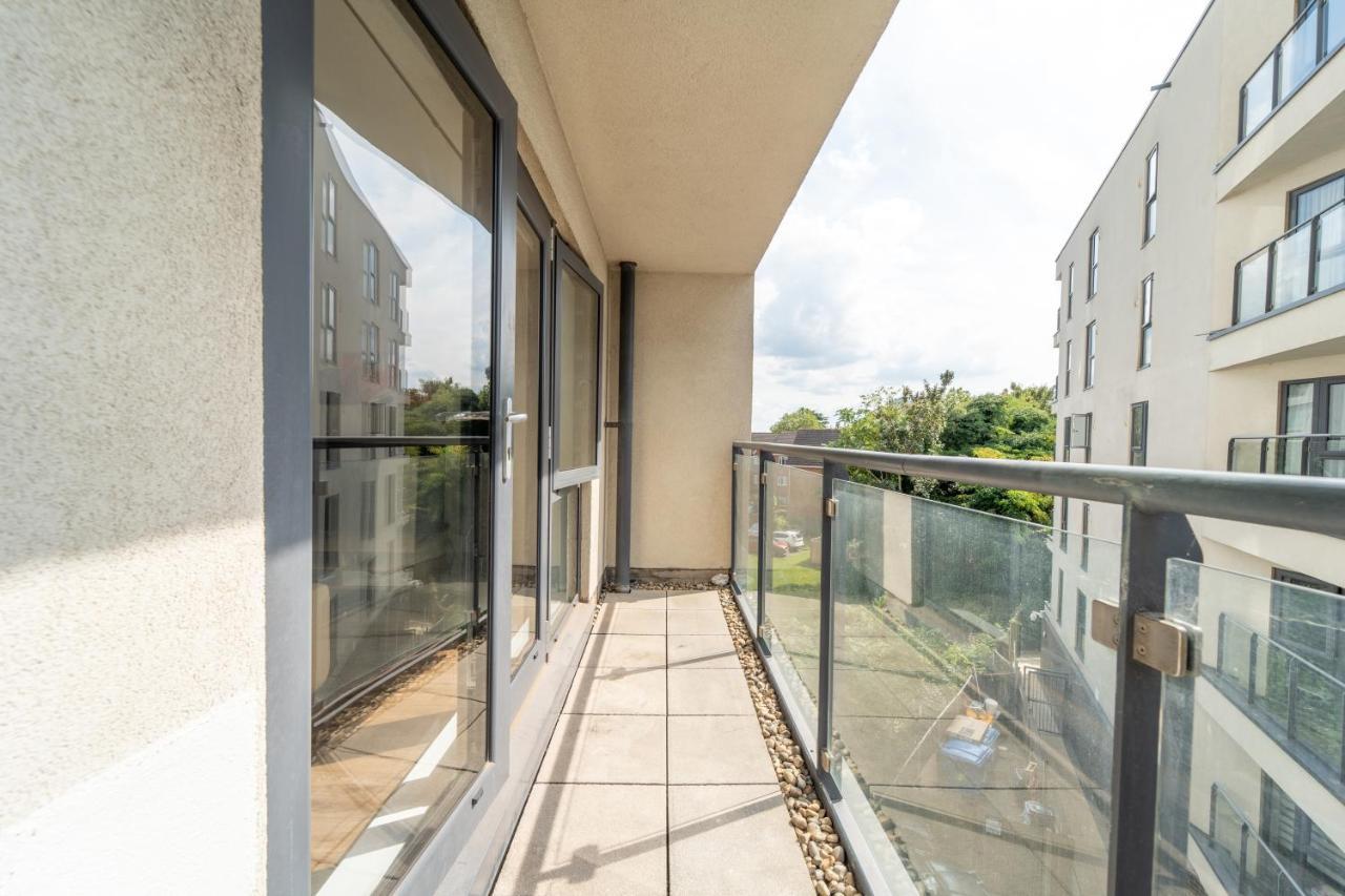 Spacious Apartment In Woking Town Centre Exterior foto