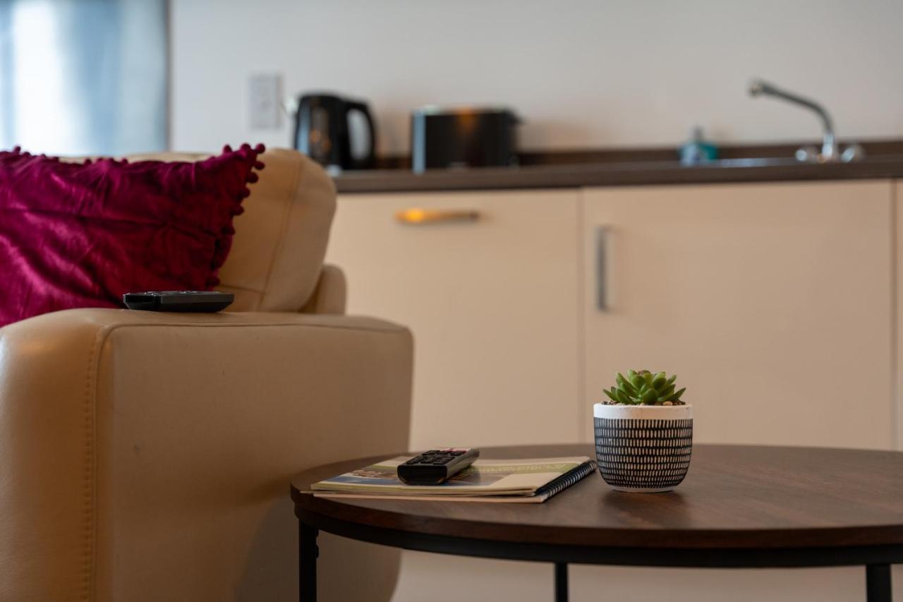 Spacious Apartment In Woking Town Centre Exterior foto