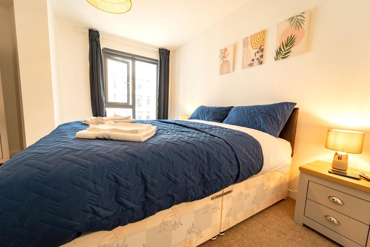 Spacious Apartment In Woking Town Centre Exterior foto